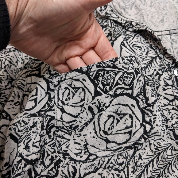 Rock and Republic Black and Gray Long Sleeve Button Down Shirt Rose Print - Picture 2 of 11